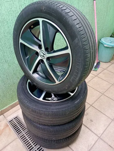 Jogo de Rodas Honda HRV Originais com Pneus Michelin Primacy 4 USADOS aro 17 "BOM ESTADO"