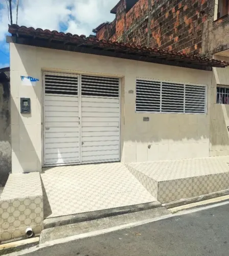 CASA NA VILA LUIZÃO