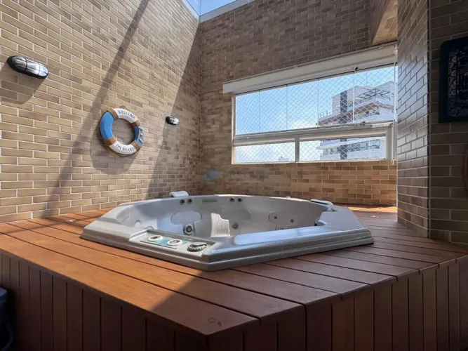 Cobertura duplex à venda em Praia Grande na Guilhermina com 3 suítes e 176m²