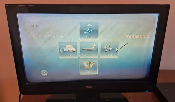 Monitor TV AOC 19" defeito na tela mas dá pra usar 