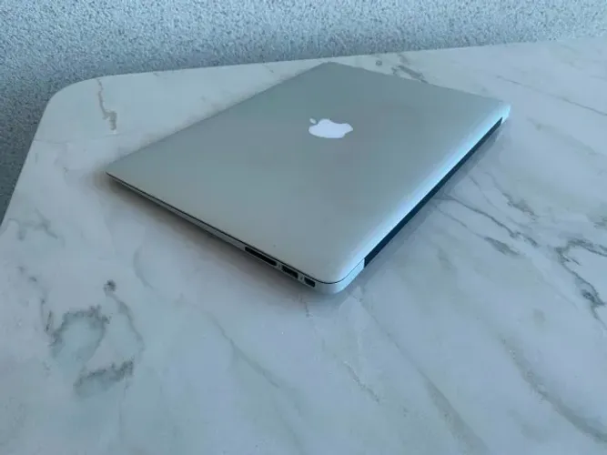 MacBook Air 13" (2017) - 8GB RAM / 121GB SSD 
