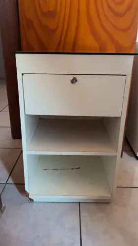 Vendo criado mudo