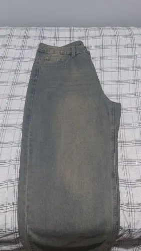 Calça Manfinity EMRG Denim folgado e desgastado