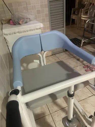 Vendo cadeira de transferência para idosos e acamados 