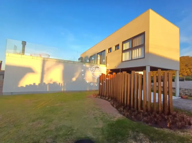 Magnífica Casa Alto Padrão Semi-Mobiliada à venda na Praia do Vigia no Centro de