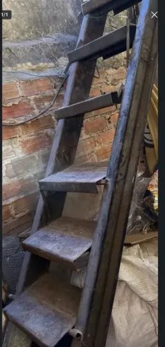 Escada de 4 m 60 de largura toda em ferro
