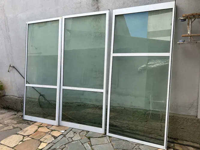 Porta de correr com 3 bandeiras COMPLETA 