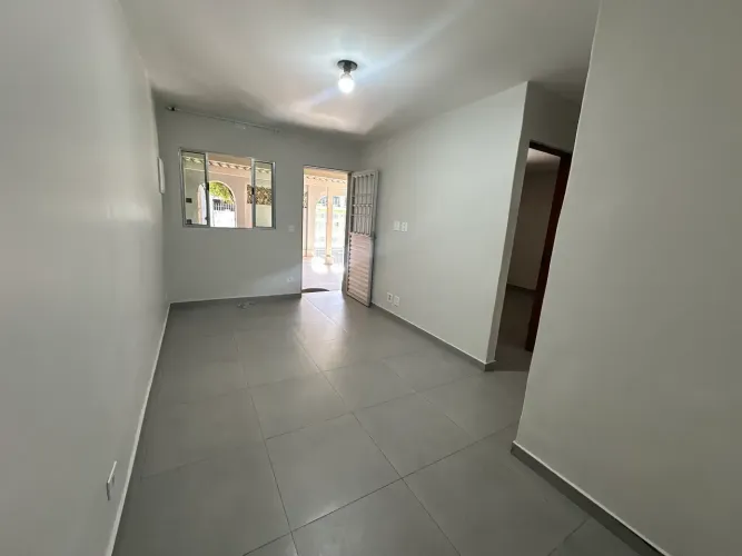 Casa para Alugar Jardim Thomas com 2 dormitórios 1 banheiro  1 vaga area se serviço