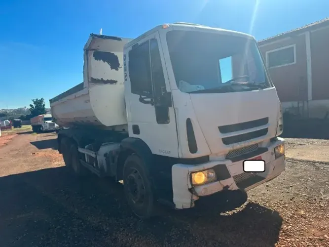 Iveco 240E 22 6x2 ano 2013 Basculante