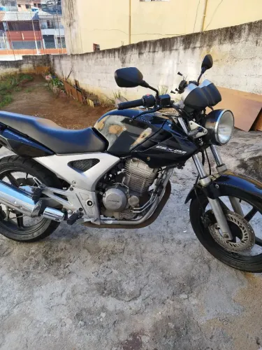 Twister 2008 troco por carro do meu interesse.