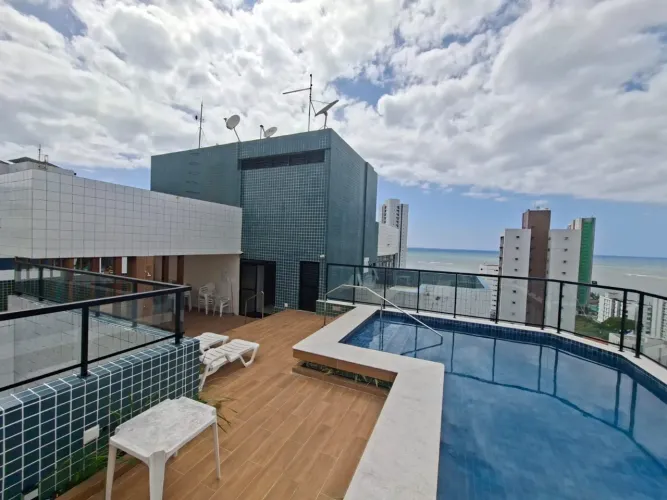 Apartamento com três quartos para alugar em Candeias.