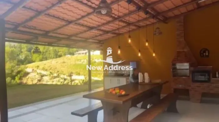 Sítio à venda em Domingos Martins com 10.000 m² e porteira fechada. Pronto para morar!