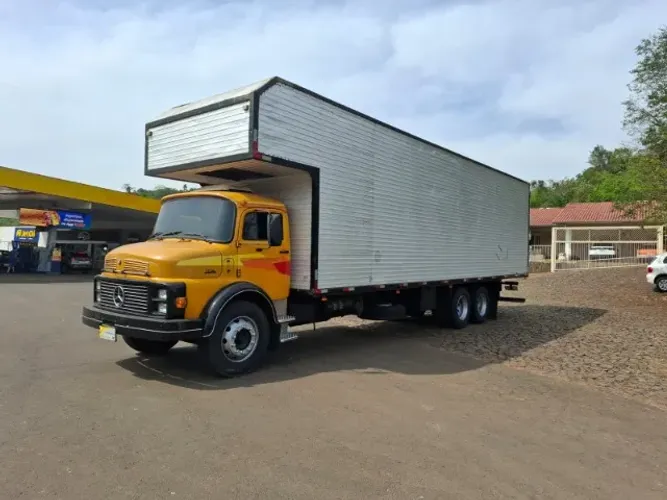 Caminhao M. Benz LK 1114 6x2 com Bau ano 1987