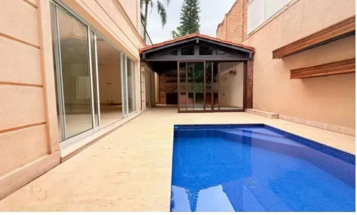 **Casa em Condominio de Luxo à Venda no Jardim Paulistano, São Paulo**
