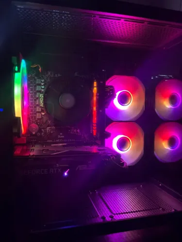 PC Gamer RYZEN 5- RTX 3060 12GB- 16 GB RAM!