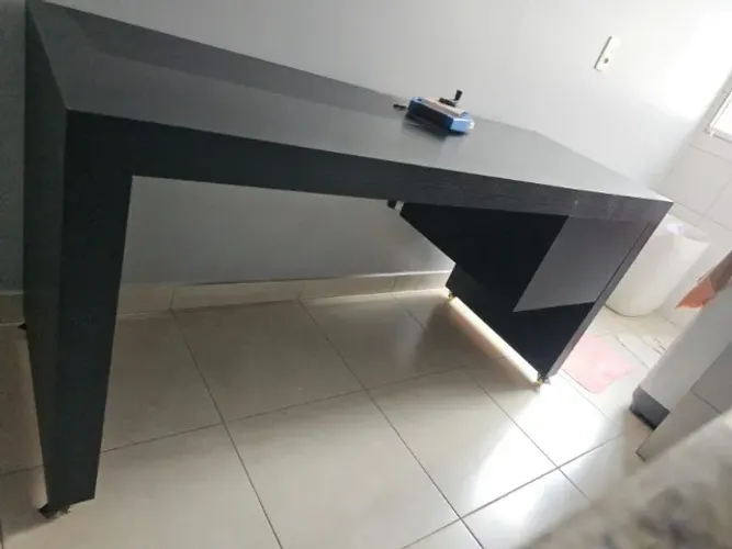 Mesa com 2 gavetas mogno maciço