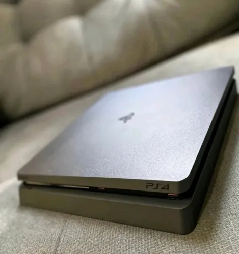 Playstation 4 slim+Controle+dois jogos