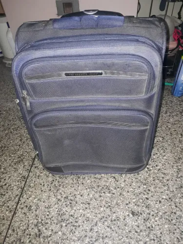Mala de viagem média...( não é de bordo)...
