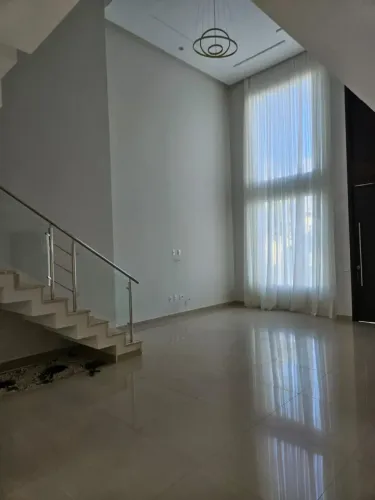 CASA NO ALPHAVILLE- com 4 quartos