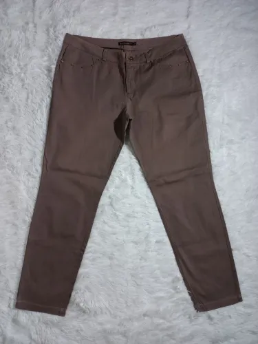 Calça de Sarja Marrom Feminina Tamanho 44