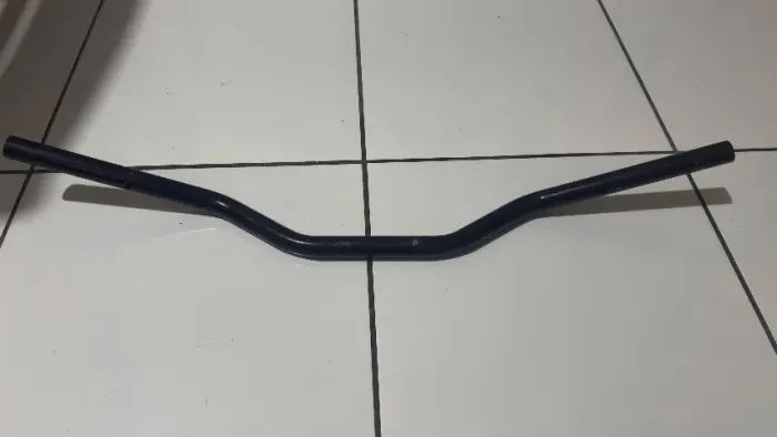 Guidão semi reto preto Moto