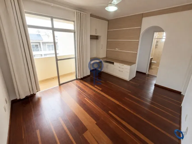 Apartamento Semimobiliado com 3 Quartos(1 Suíte) e Sacada | Jardim Atlântico