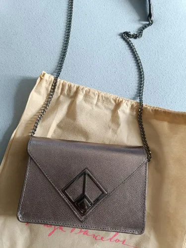 Bolsa Luiza Barcelos metalizada 