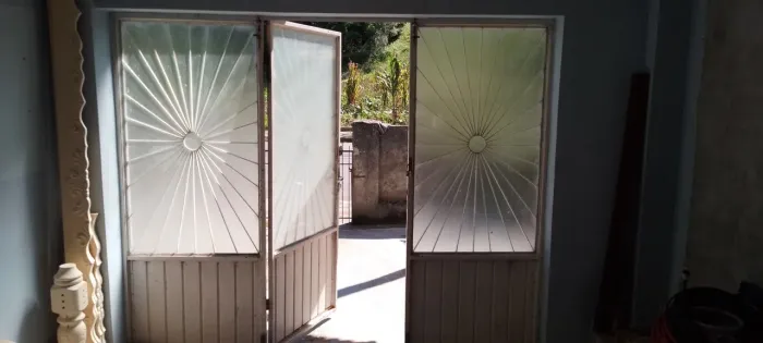 Porta de ferro para garagem