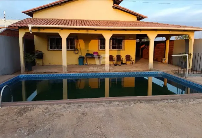Casa em Guaraí, 3 quartos, 360m² com piscina