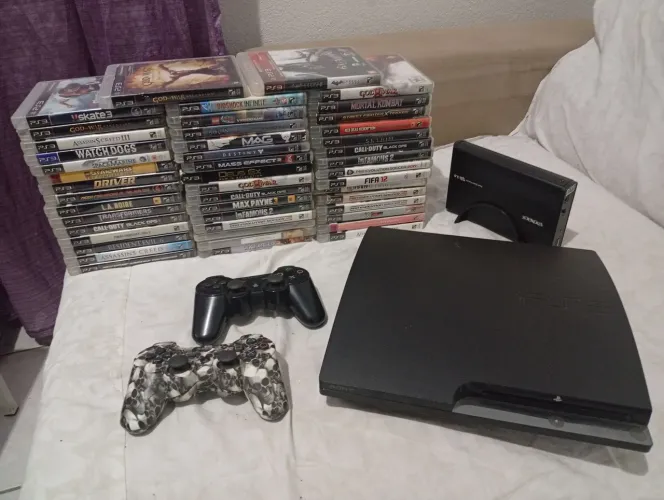PS3 DESBLOQUEADO, 2 CONTROLES, 47 JOGOS DE MÍDIA HD DE 1TB COM JOGOS