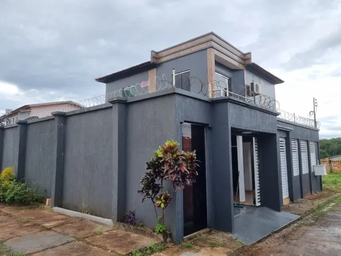 Alugo Dúplex com 3 suítes, todo no blindex. R$2.250