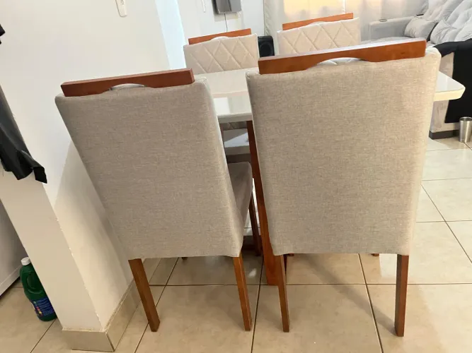 Mesa nova de madeira