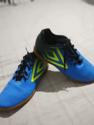 Chuteira Futsal Umbro Warskin Azul Tam 36 Conservada
