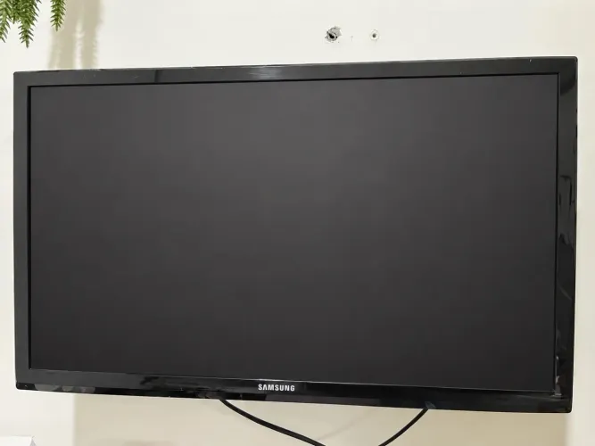 TV Samsung LED 23 polegadas T23D310LH - Funcionando perfeitamente