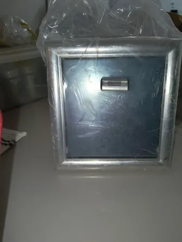 Suporte de papel higiênico de embutir em alumínio com tampa