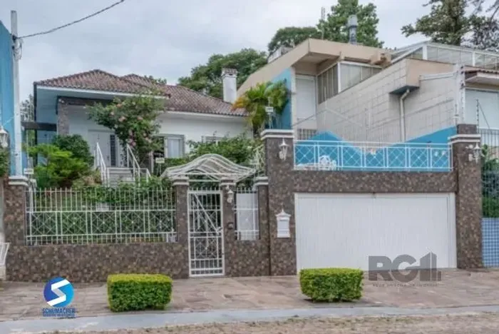Casa em Porto Alegre, no bairro Vila Assunção, com 3 dormitório(s), e 3 banheiro