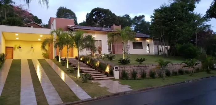 Casa à Venda no Condomínio Marambaia em Vinhedo, no bairro Marambaia.