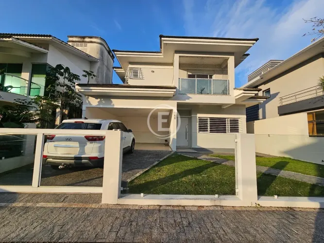 Casa com 4 Suítes e 243 m² - Pedra Branca