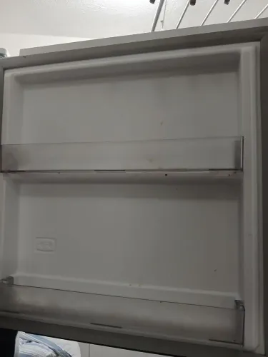 Vendo geladeira mídia nova acessórios novos intacta na garantia ainda 