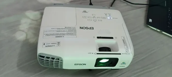 Projetor Epson PowerLite S27 - HDMI / 2700 Lumens / Lâmpada OK