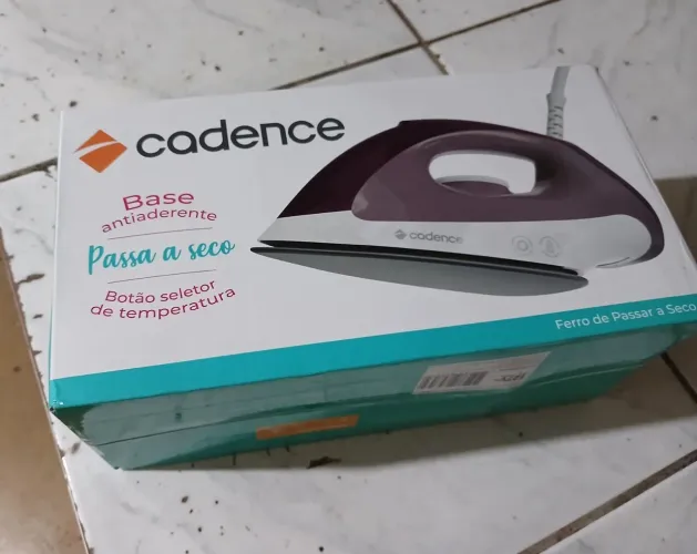 Ferro Cadence com base antiaderente