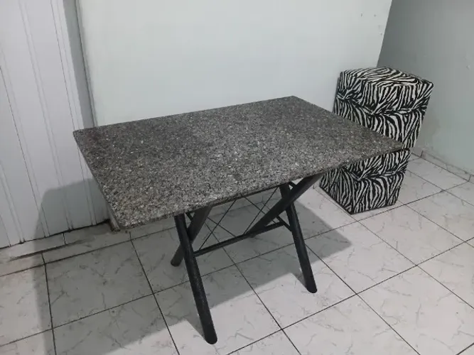 Mesa com 4 cadeiras