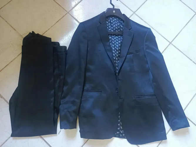 Dois terno semi novo pra vender logo?