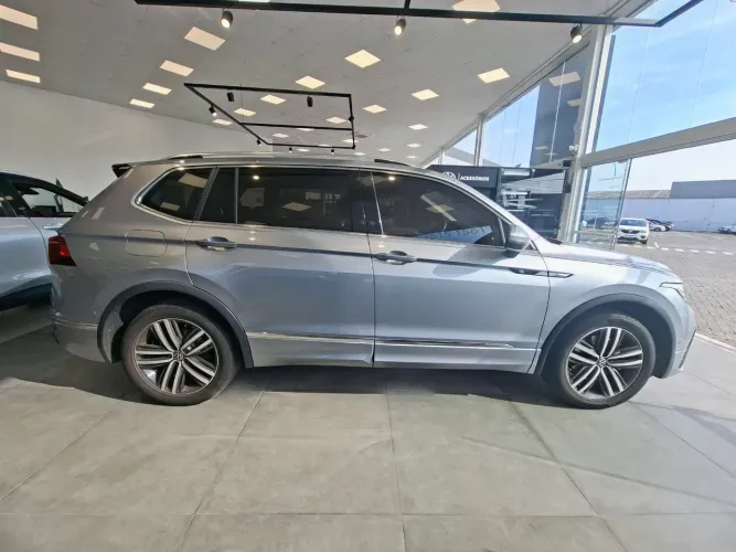 Volkswagen Tiguan Allspac R-line 300 TSI 2.0 2024