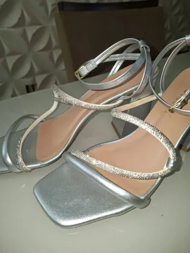 Sandalia prata de bloco pra festa