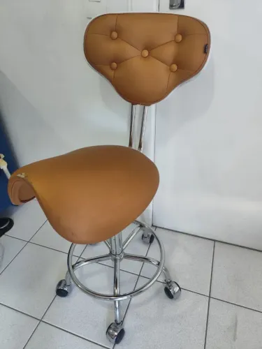 Cadeira Mocho com encosto 