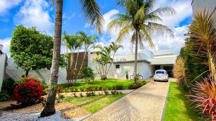 Casa à Venda no Bairro Maria Eugênia com 4 Suítes, Closet, Área Gourmet e Ofurô