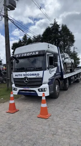 Caminhão prancha para máquinas pesadas..