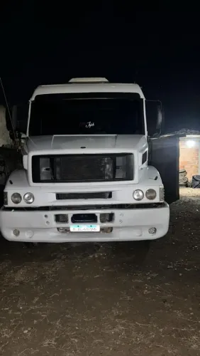 Caminhão Mercedes benz
