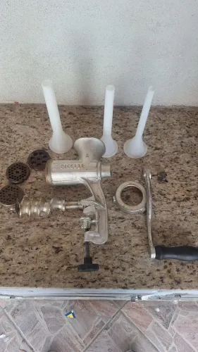 Moedor de carne e acessórios para linguiça 
